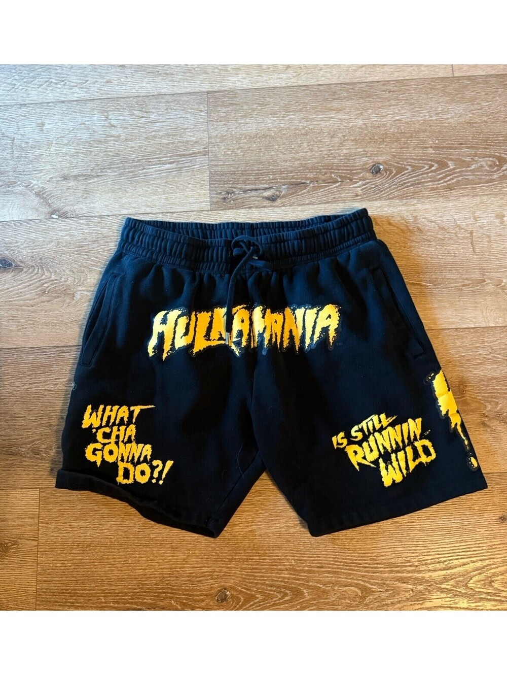 WWE Shoe Palace Hulk Hogan Hulkamania Shorts Mens XL Black Graphic Fleece